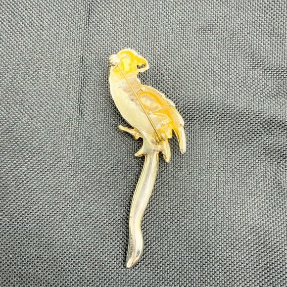 Vintage Macaw Parrot Bird Brooch Enamel Gold Tone With White Rhinestones - Picture 7 of 7